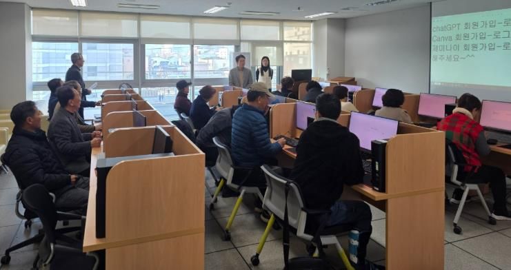 강진군 농촌활성화지원센터가 주민역량 강화를 위해 챗 GPT 활용 실무과정을 마련했다.