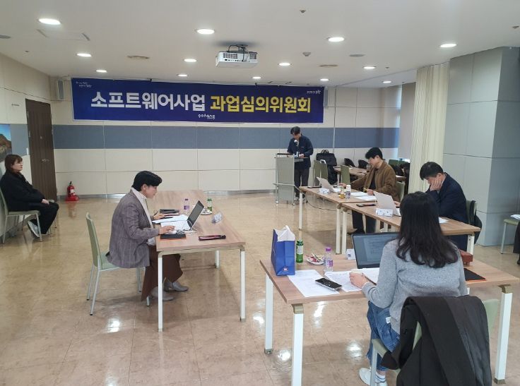 포항시는 17일 시청 연오세오실에서 제11회 포항시 소프트웨어사업 과업심의위원회를 개최했다.