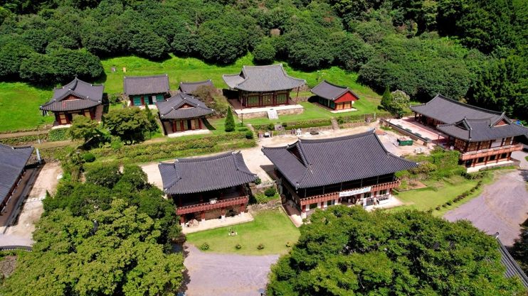 빼어난 자연경관을 자랑하는 나주 불회사가 ‘2025년 우리고장 국가유산 활용사업’에서 전통산사 분야 우수사업으로 선정되며 2년 연속 국가유산청장상을 수상했다.