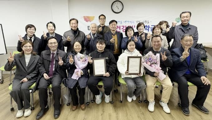 수원시 영통구 매탄2동 '건강멋' 모범 청소년 장학금 전달