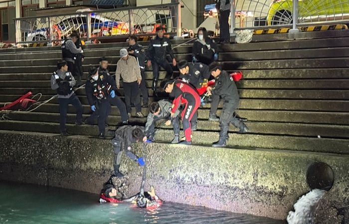 연말 음주 후 해상 추락한 60대, 완도해경 신속 대응으로 생명 구해