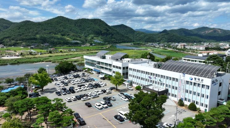 영덕군청 전경.