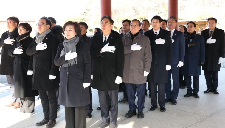 전주시의회, 2026년 신년인사회 개최…군경묘지 참배로 새해 시작