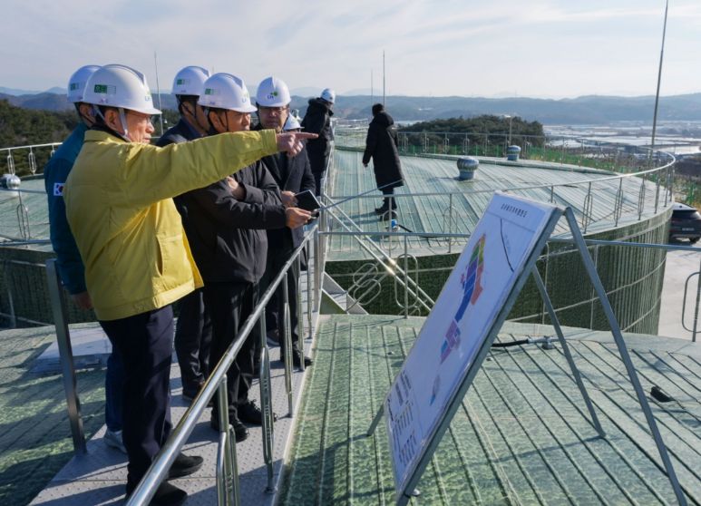 5일 새해를 맞아 영천시 관계자들이 하이테크파크지구를 방문해 현장을 점검했다.