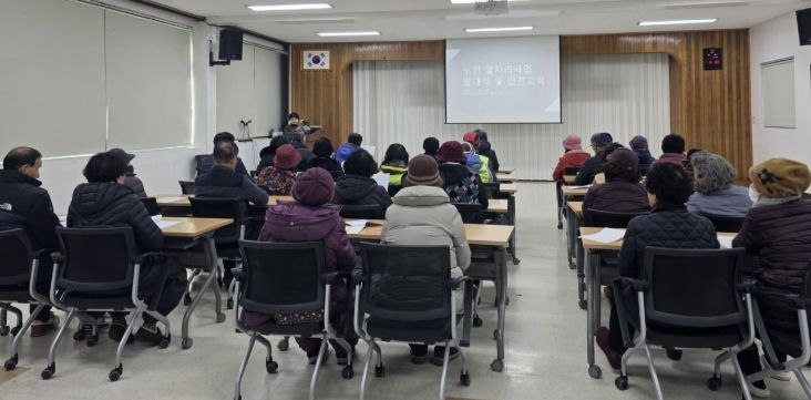 5일 밀양시 단장면 행정복지센터에서 열린 2026년 노인 일자리 사업 발대식 및 안전교육 모습