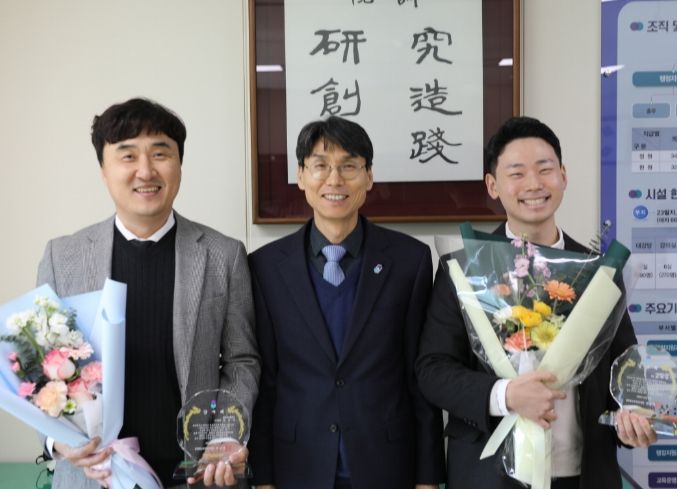 충북자치연수원, 2025 으뜸강사 감사패 수여식