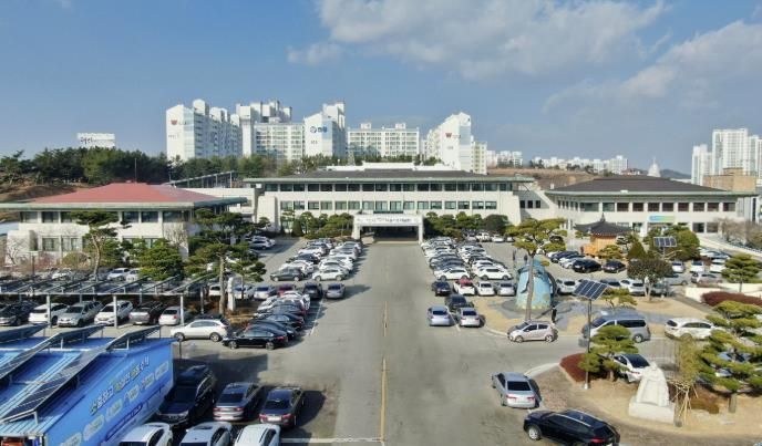 소상공인 사회보험료 사업을 추진하는 태안군청 전경