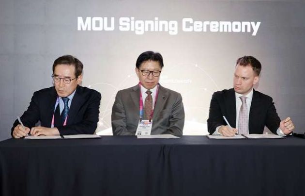 좌측부터 부산경제진흥원장 송복철 부산시장 박형준 헝가리 수출진흥청 , , (HEPA) 부대표 Dr. Gábor Peter Artner