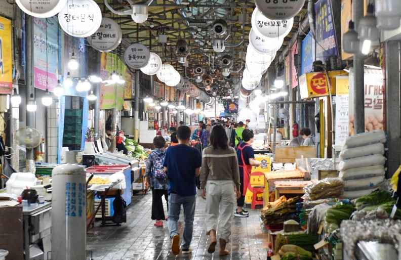 영주시, 전통시장·상점가 활성화로 상권 회복 나선다(영주시 골목시장 모습)