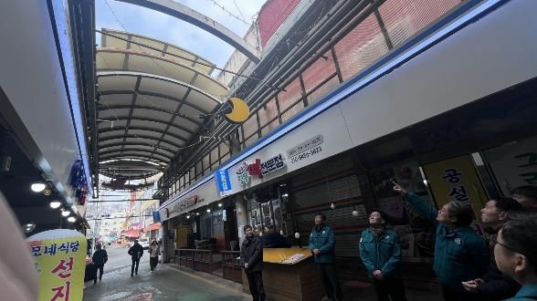 충청남도 겨울철 재해취약시설 현장점검 실시 - 천안역전시장 아케이드 점검