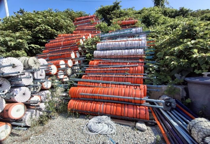 완도해경, 친환경 인증부표 보조금 부정 수급한 일당 검거.. 전 어촌계장 구속 송치