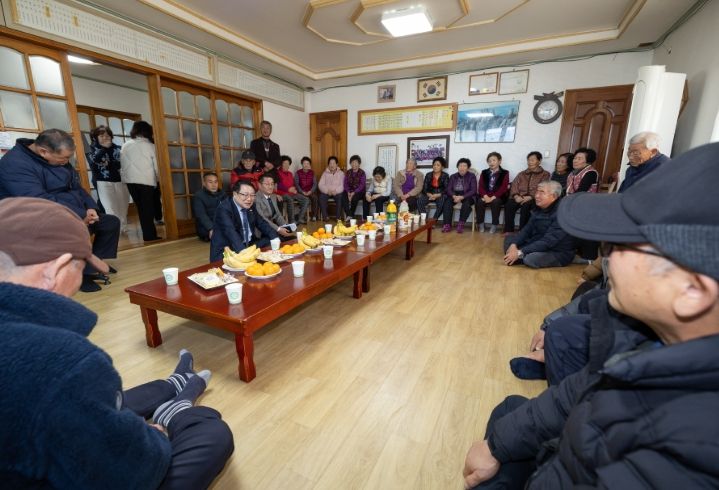 정헌율 시장, 지역 경로당 방문해 난방·안전 상태 확인