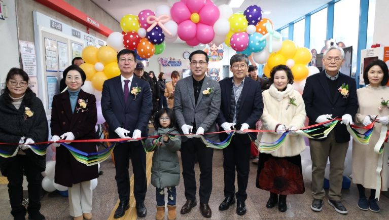 ‘생성형 AI 기반 용운 예술마을 창작소’ 창작물 전시회 및 팝업스토어 행사 모습