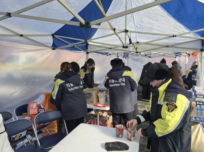 음성군 공장 화재 현장에 이어지는 온정...각계 후원물품 잇따라