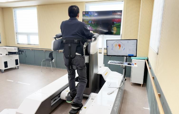 재활에도 로봇 시대…청송군보건의료원, 장애인 로봇재활운동실 전격 운영