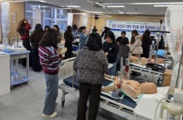 전남교육청의 보건교사 전문성 함양을 위한 응급처치 연수가 열리고 있다.