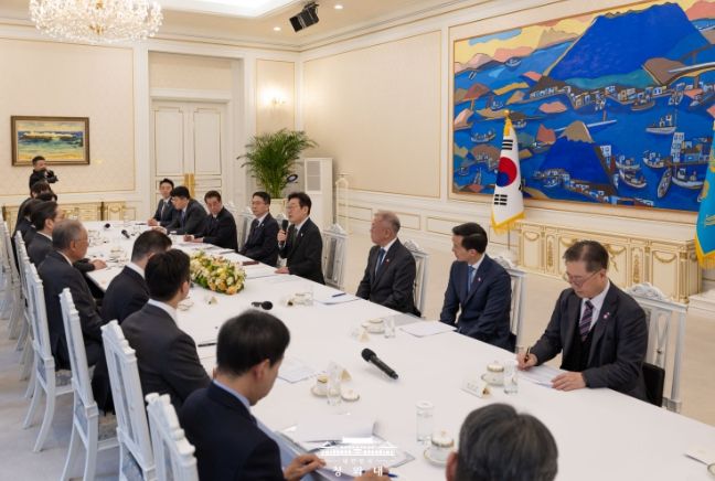 청년일자리와 지방투자 확대를 위한 기업간담회(청와대)