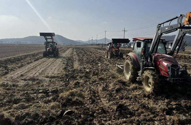 영암군 우렁이 피해 예방 논 깊이갈이 시연회