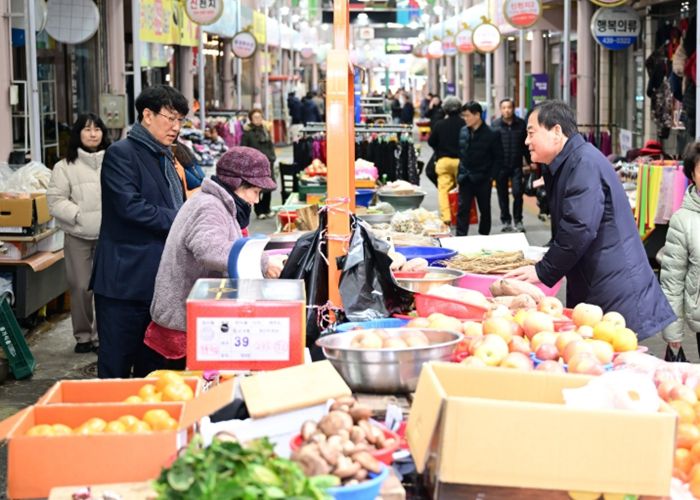김천시, 설맞이 전통시장 장보기 행사 실시... 민생경제 살린다