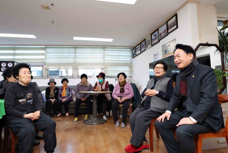 김찬진 동구청장, 설 맞아 경로당 현장방문