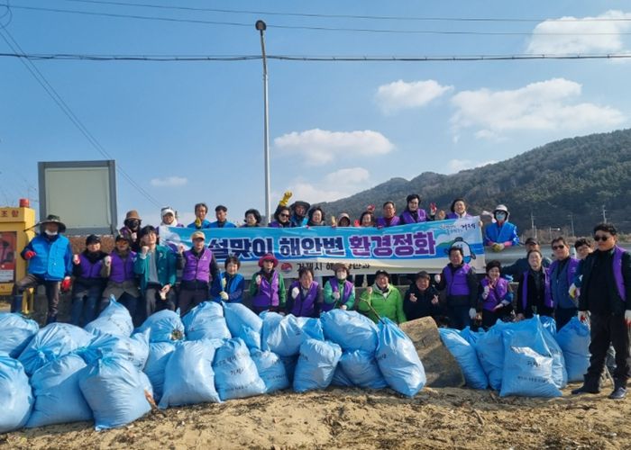 거제시, 사곡해수욕장에서 설맞이 해안변 정화활동 펼쳐