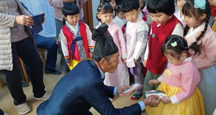 푸른솔 원생들의 설맞이 방문 모습