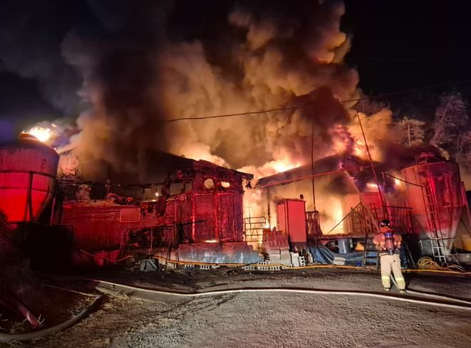 홍성소방서, 홍동면 돈사 2동 전소… 신속 대응으로 큰 피해 막아