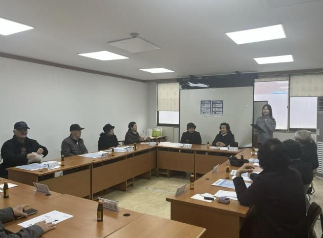 ‘우리가 지킨다!’ 수원시 권선구 사회복지과, 권선경찰서와 찾아가는 경로당 안전교육 실시