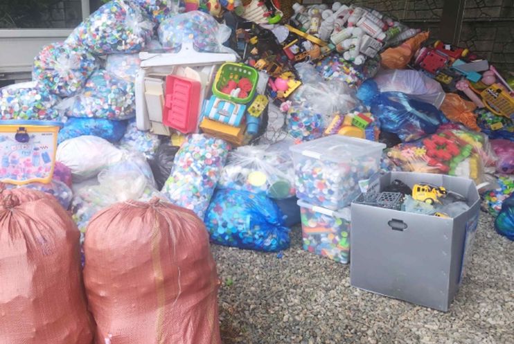 폐플라스틱 수거로 독거 어르신 낙상방지 안전바 제작 앞장