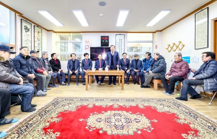 어르신 함께 어울려 건강한 노후 지원에 총력