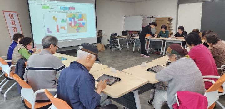 치매예방을 위한‘웹코트(Web-cot)’프로그램 운영