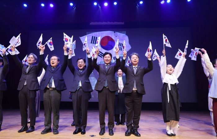 부천시는 3월 1일 시청 어울마당에서 ‘제107주년 3·1절 기념식’을 열었다.