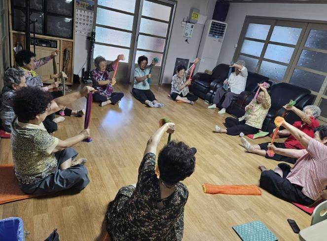 산청군보건의료원, 어르신 대상‘건강걷기 운동교실’ 운영