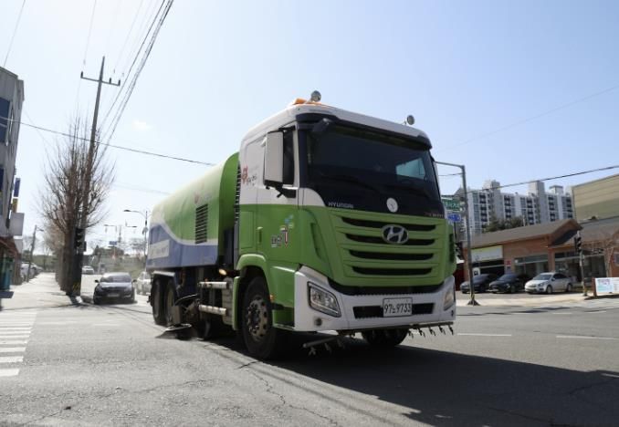 노면 청소 차량 모습.