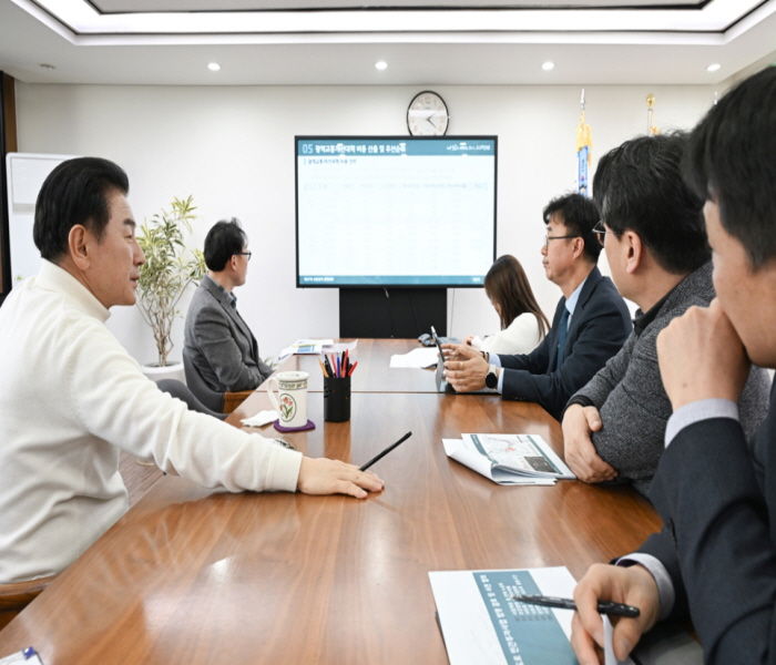 3월 4일 시장실에서 열린 ‘제27차 교통정책 전략회의’ 모습