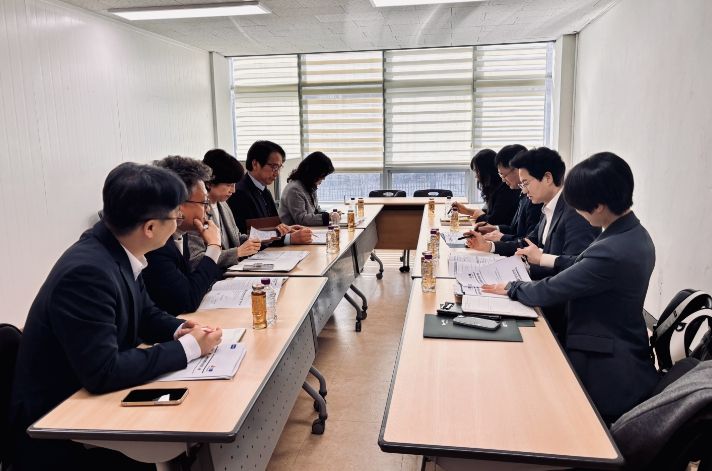 광주시교육청 ‘광주전남교육행정통합실무준비단’과 전라남도교육청 ‘전남광주교육행정통합추진단’은 5일 광주시교육청에서 첫 협의회를 개최하고 안정적 통합방안을 논의했다.