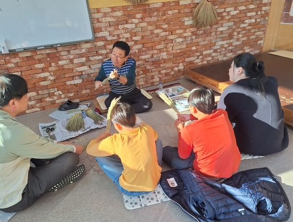 순천만 갈대빗자루 체험 운영, 복을 담아가는 특별한 시간