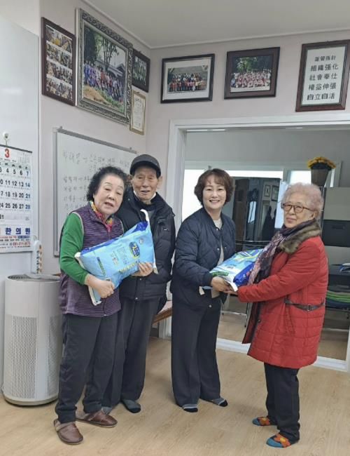 시흥시 신천동 제6기 주민자치회, ‘사랑의 쌀’로 이웃사랑 실천