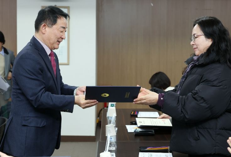 16일 서구청 장태산실에서 열린 환경교육 강사단 위촉식