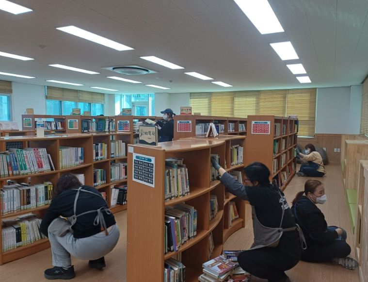 서산교육지원청, 부석중 도서실 정리 지원