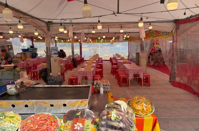 제25회 광양매화축제, 축제장은 북적... 야시장은 한산