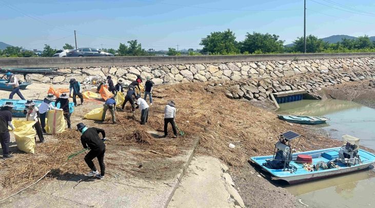 해양쓰레기 수거 사진
