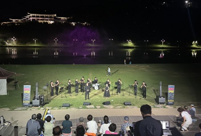 2025년 진행된 ‘밀양강 산책콘’ 공연 모습