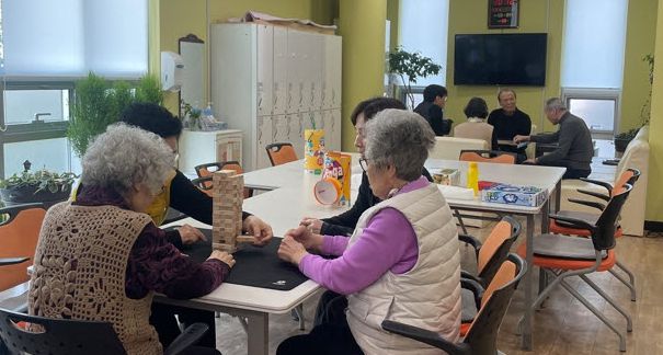 노인보건센터에서 맞춤형 의료 서비스를 제공하고 있다