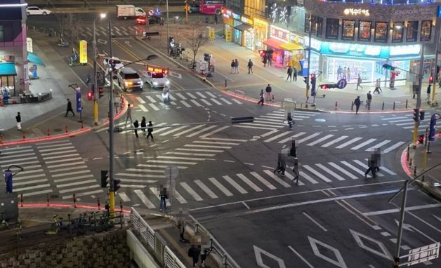 파주시, 바닥형 보행신호등 확대 시범 설치