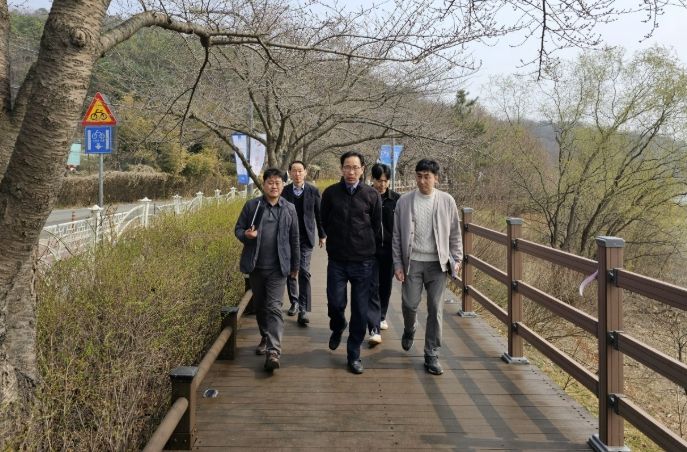 수원시 장안구청장, 광교마루길 새 단장 현장 점검