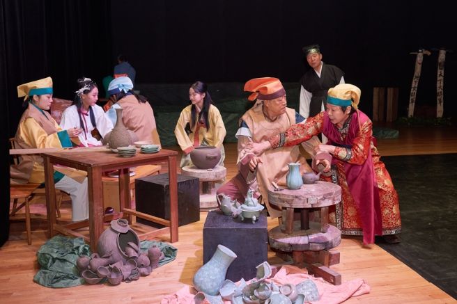 극단 청자의 공연