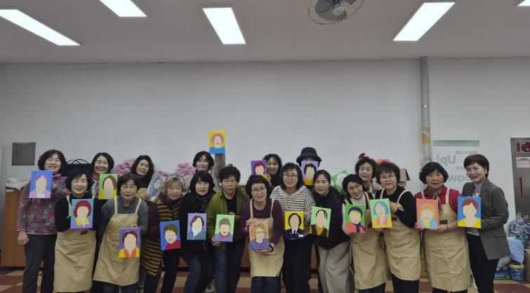 영주시자원봉사센터는 지난 30일 센터 2층 회의실에서 우수 자원봉사자 대상 힐링 문화체험을 운영했다