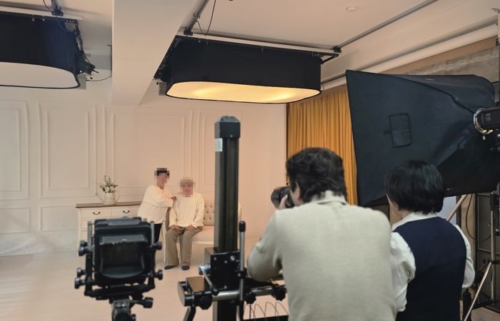 팔달구보건소 치매안심센터가 ‘추억 한 컷, 마음 한 걸음’ 프로그램을 운영하고 있다.