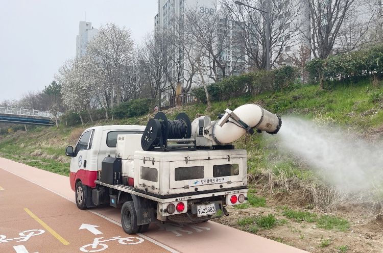 광산구가 모기 등 감염병 매개체 발생을 줄이기 위해 하절기 집중 방역소독을 추진한다.